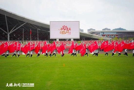 叶辰笑了笑，没理会他，转而看向刘家辉，开口问道：刘先生，你的朋友都这么放肆的吗？刘家辉吓的肝颤，连忙对杨天生说道：天生，你……你这说的是什么话，还不赶紧给叶先生道歉。